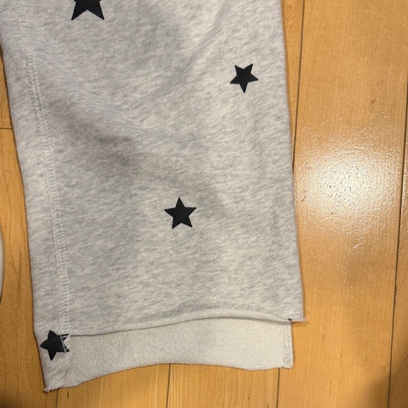 Woman’s Abercrombie & Fitch Gray Star Sweatpants - Picture 4 of 5